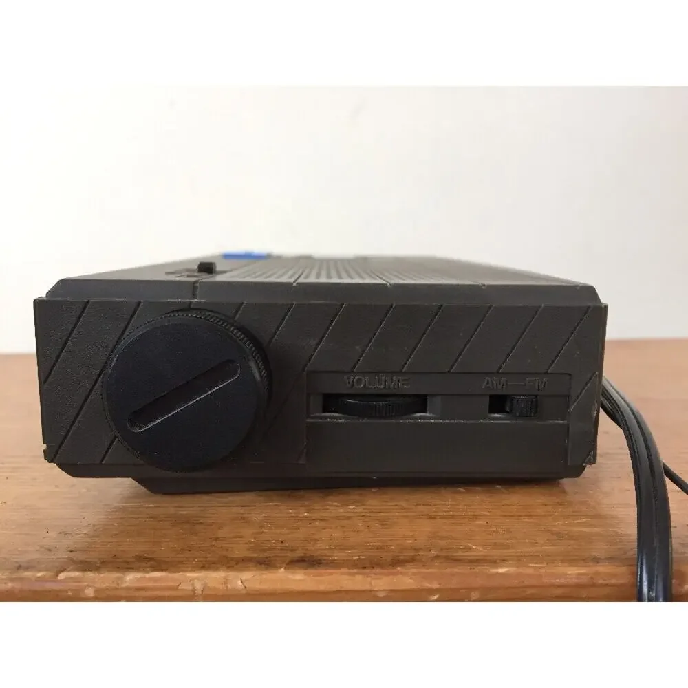 Vtg Emerson RED5510A AM FM Digital Alarm Clock Radio W/ Battery Back Up WORKS
